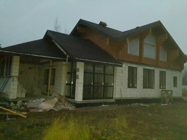 Комбинированный дом из пеноблока и бруса